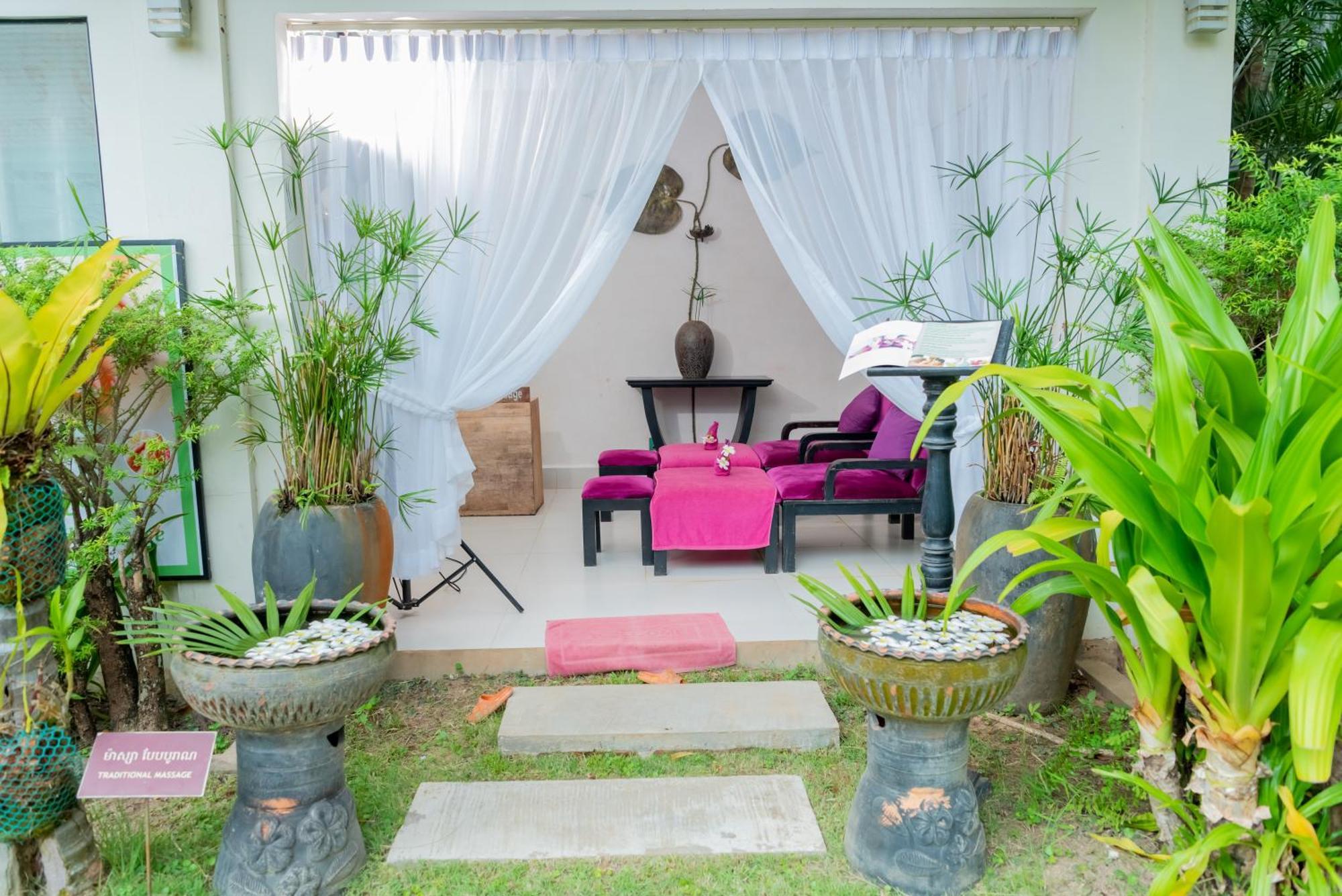 New Riverside Hotel Siem Reap Exterior photo